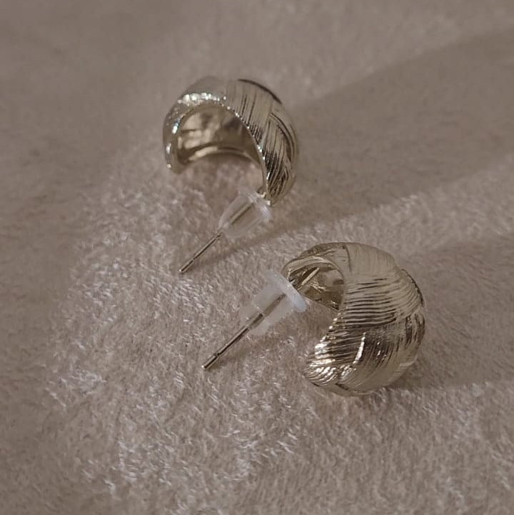 Woven Metallic Textured C-Hoops